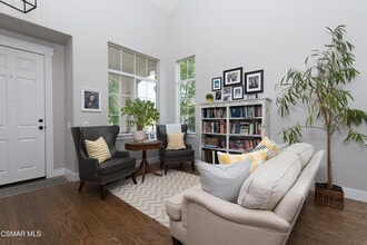 674 Camino Del Sol in Thousand Oaks, CA - Building Photo - Building Photo