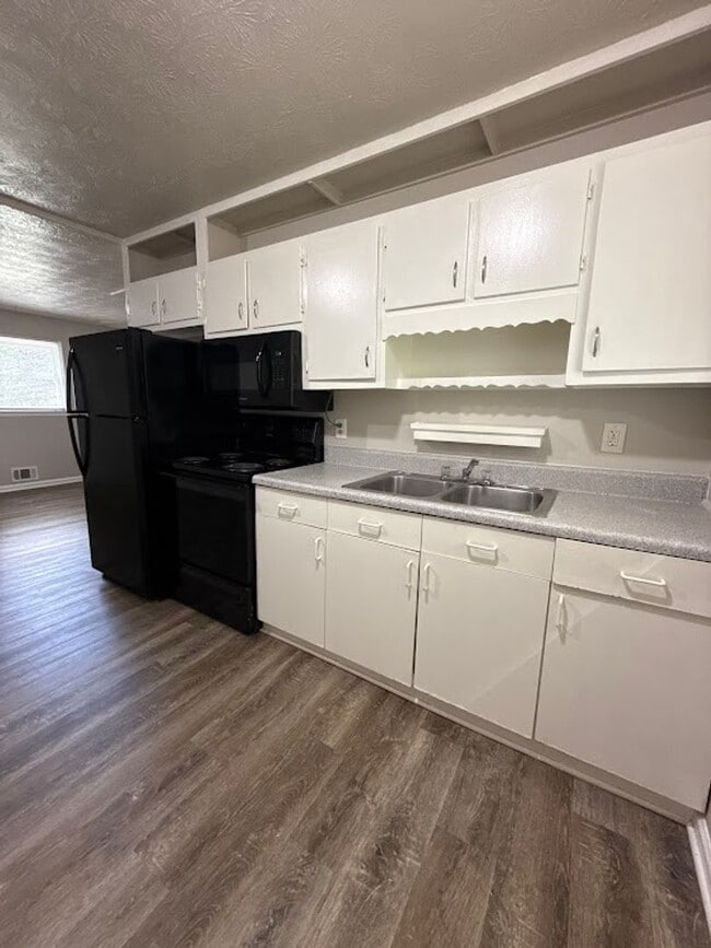 135 Sheila Ln in Powder Springs, GA - Building Photo - Building Photo