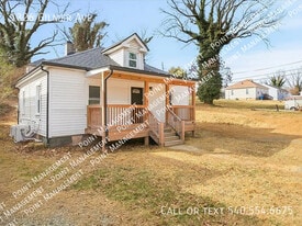 1326 Gilmer Ave NW in Roanoke, VA - Building Photo