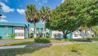 2271 NW 47th Terrace in Lauderhill, FL - Building Photo