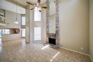 10731 Staghill Dr in Houston, TX - Building Photo