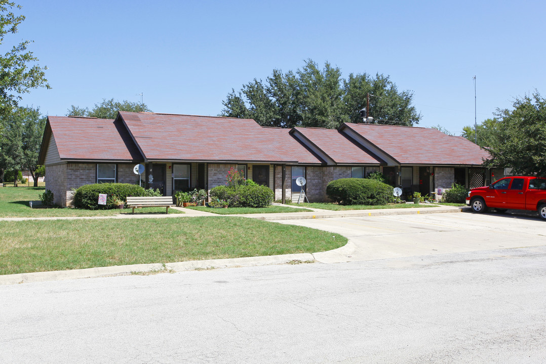 Pleasanton Seniors in Pleasanton, TX - Building Photo