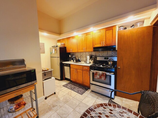 2313 Brown St in Philadelphia, PA - Building Photo - Building Photo