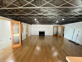 10 E Broadway in Alton, IL - Building Photo