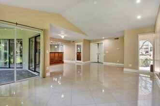 5590 Coach House Cir in Boca Raton, FL - Building Photo - Building Photo