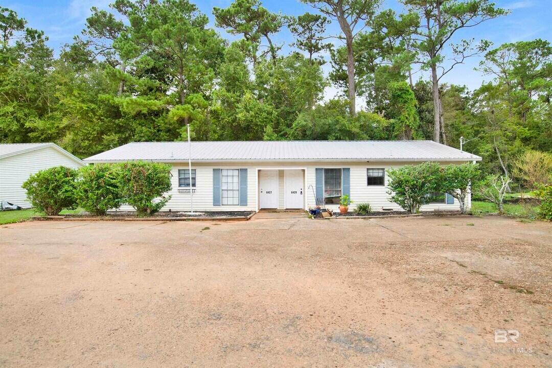 6429 Schoel Ln in Gulf Shores, AL - Building Photo