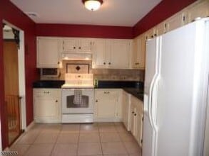 466 Pompton Ave in Cedar Grove, NJ - Building Photo - Building Photo
