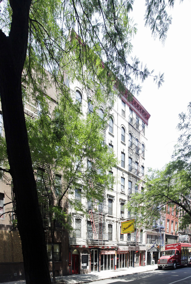 105 Macdougal St in New York, NY - Building Photo - Building Photo