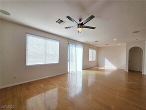 7423 Coyote Cave Ave in Las Vegas, NV - Building Photo - Building Photo