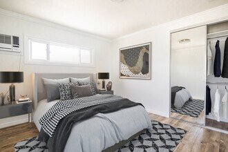 14041 Moorpark St in Los Angeles, CA - Foto de edificio - Building Photo