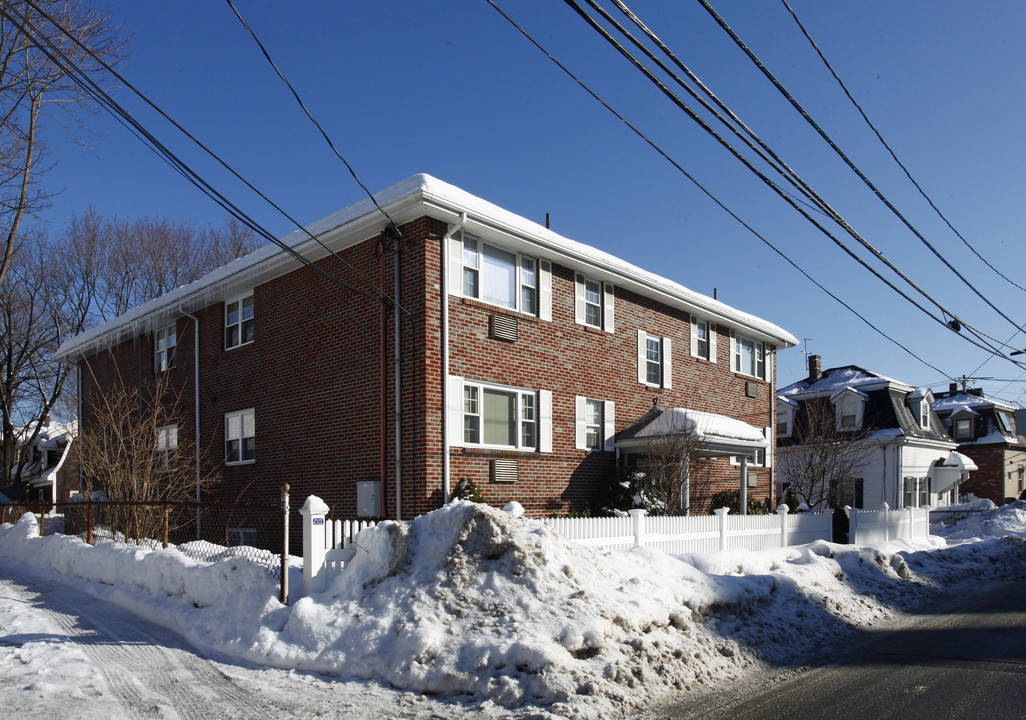 233 Charles St in Waltham, MA - Foto de edificio