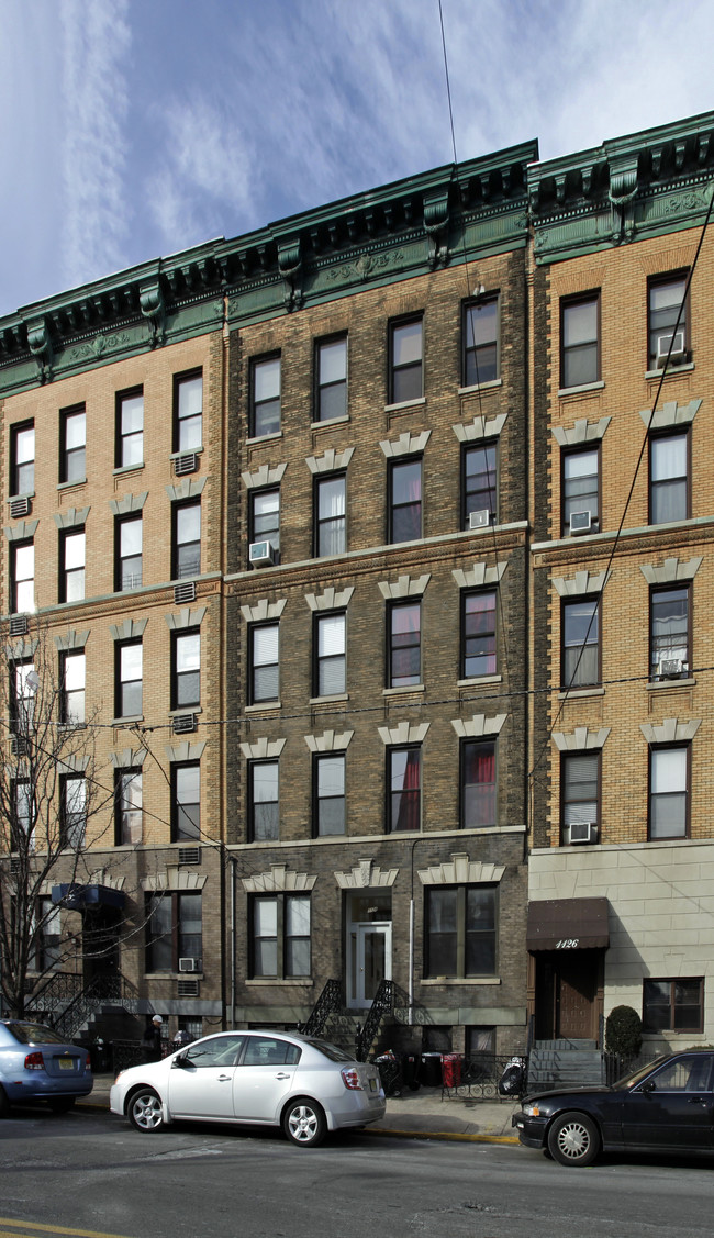 1124 Hudson St in Hoboken, NJ - Foto de edificio - Building Photo