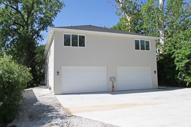 property at 841 W Burnham St