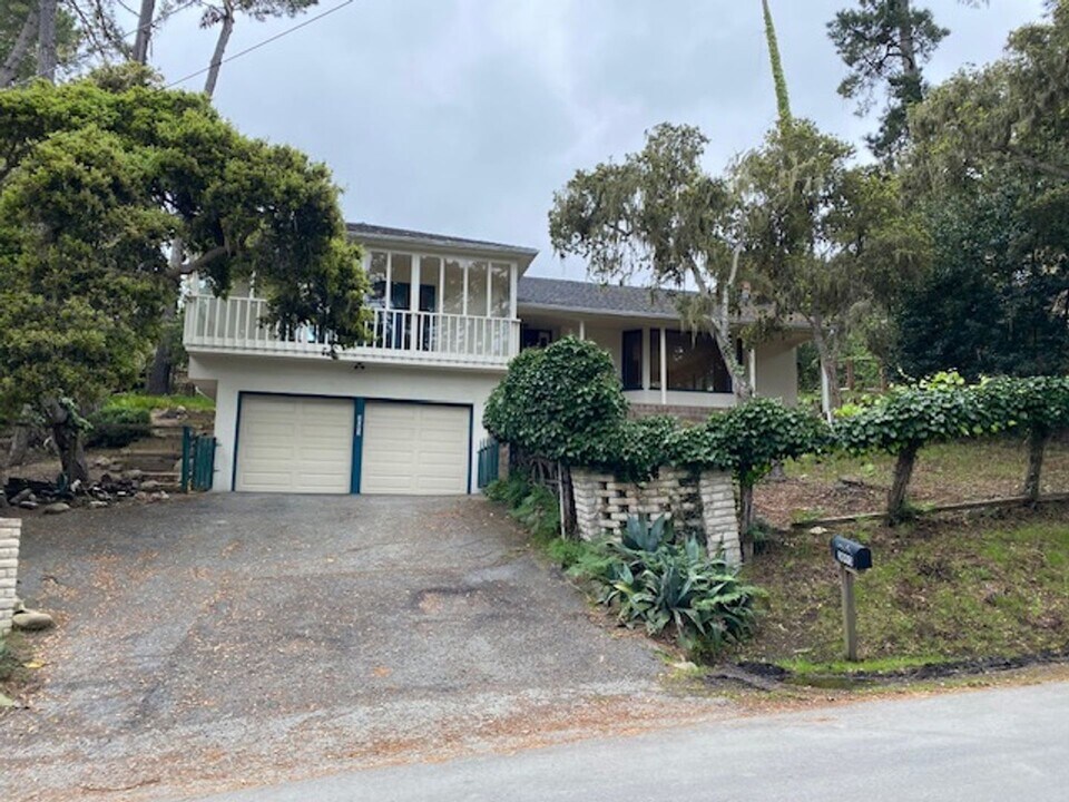 3093 Hermitage Rd in Pebble Beach, CA - Building Photo