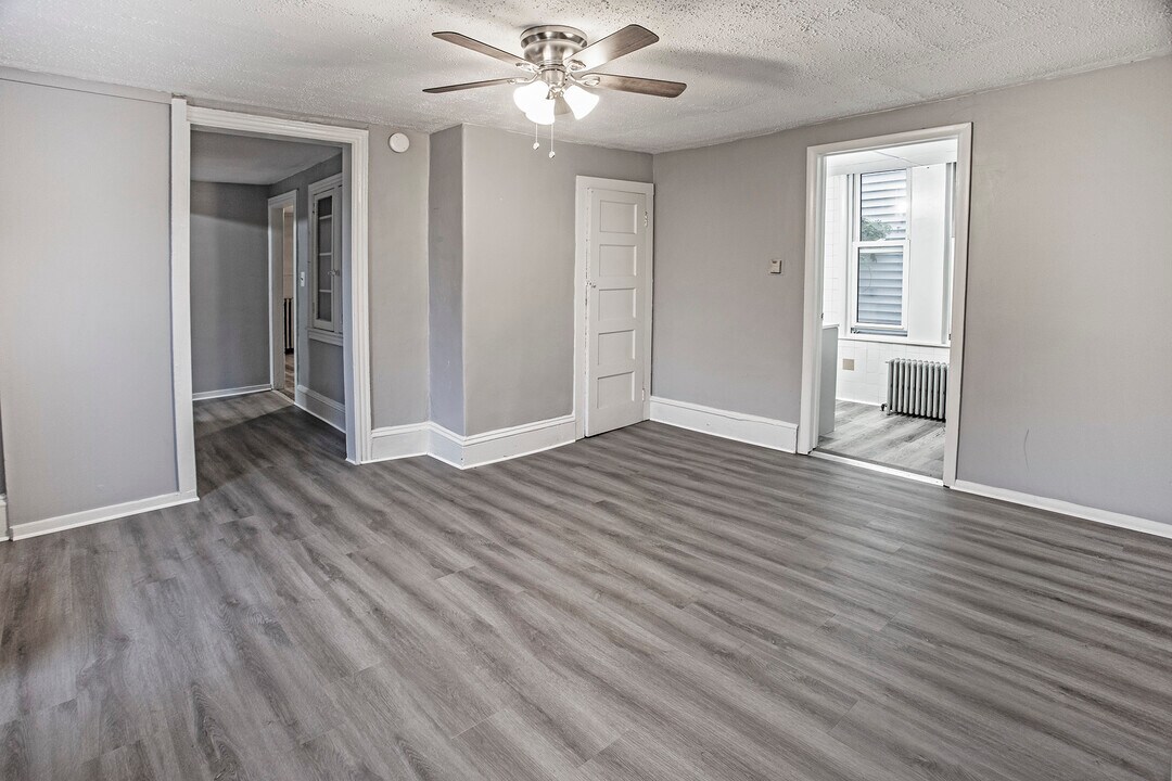 1412 Spruce St in Paulsboro, NJ - Building Photo