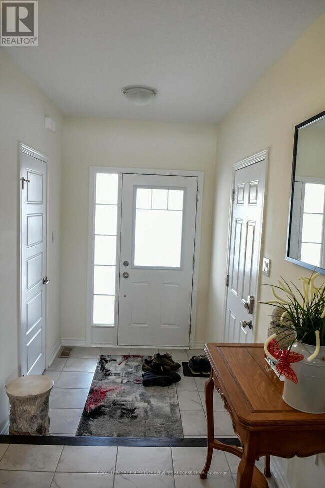 230 Waterbrook Ln in Kitchener, ON - Building Photo - Building Photo