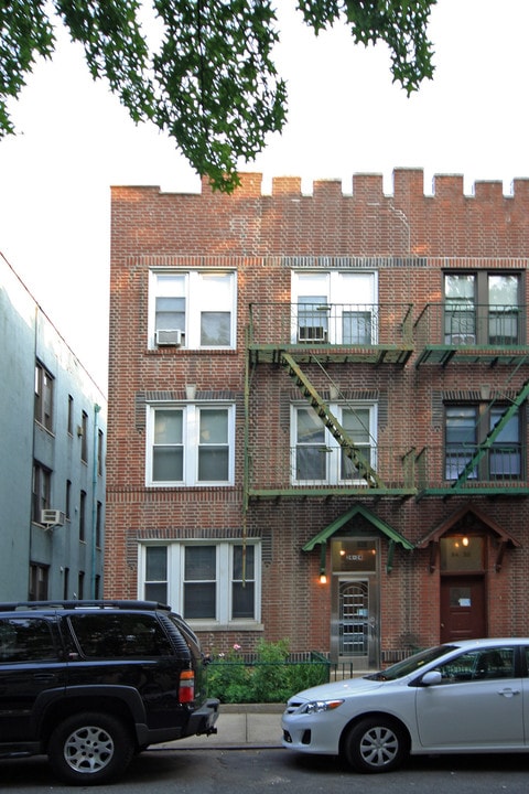 24-24 27th St in Long Island City, NY - Building Photo