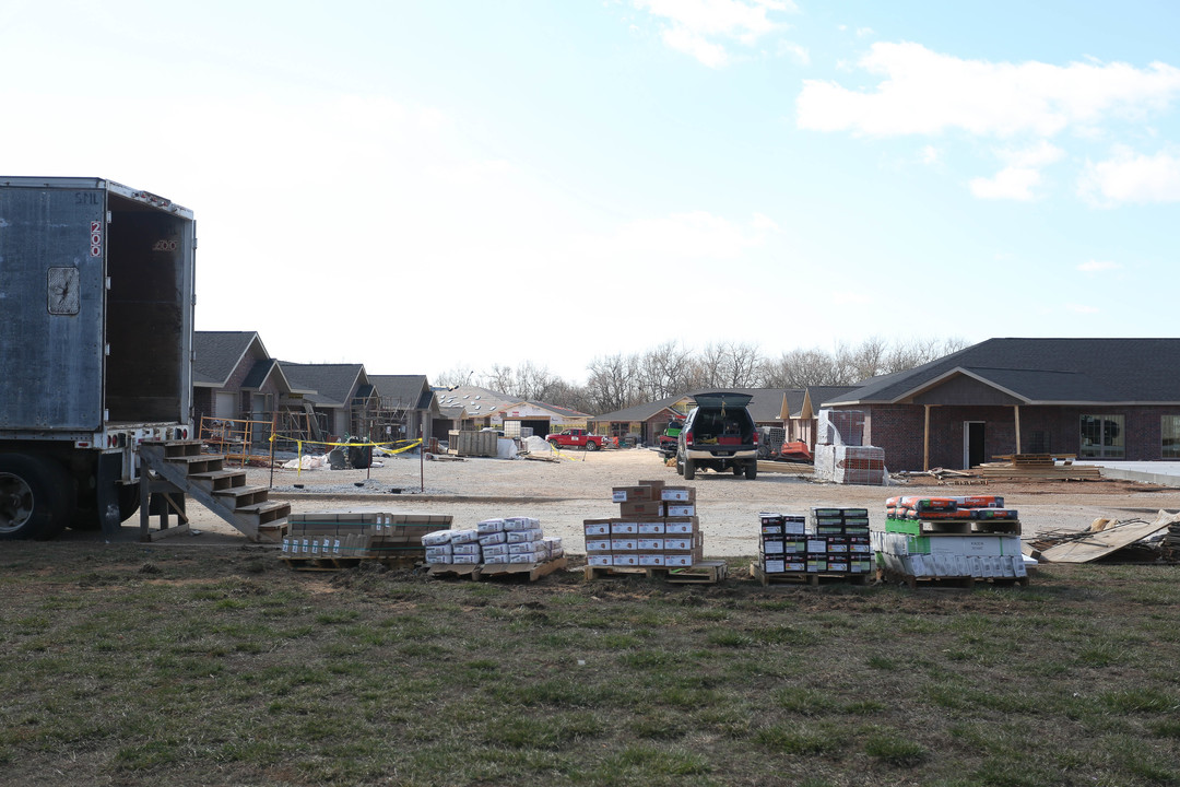 Redwood Garden Estates of Webb City in Webb City, MO - Building Photo