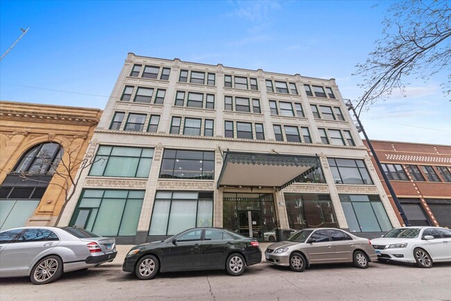 property at 4715 N Racine Ave
