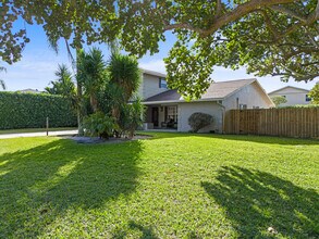 4610 Pine Tree Dr in Delray Beach, FL - Building Photo - Building Photo
