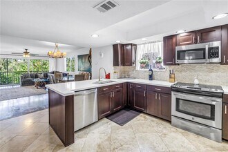 9814 Indian Key Trail in Seminole, FL - Building Photo - Building Photo