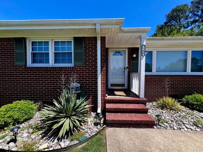 1208 Point Reel Rd in Chesapeake, VA - Building Photo - Building Photo