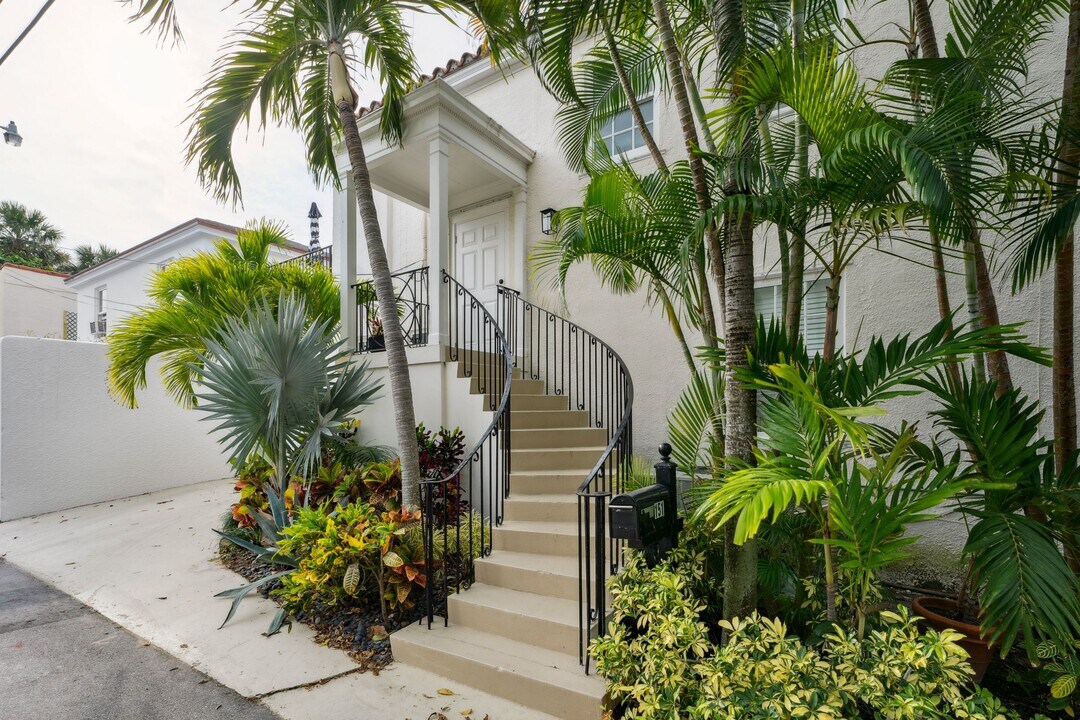 151 S County Rd in Palm Beach, FL - Building Photo