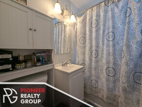 1520 W Melrose St, Unit 2R in Chicago, IL - Building Photo - Building Photo