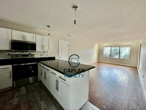 470 Whalley Ave, Unit V in New Haven, CT - Foto de edificio - Building Photo