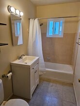 1330 W Valencia Dr, Unit B in Fullerton, CA - Foto de edificio - Building Photo