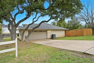 1208 Oakwood Dr in Leander, TX - Building Photo - Building Photo