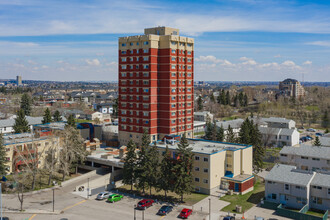 907 Barberry Walk SW in Calgary, AB - Building Photo - Building Photo