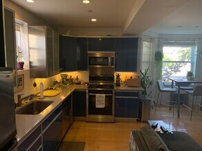 780 Dolores St, Unit 780B in San Francisco, CA - Building Photo - Building Photo