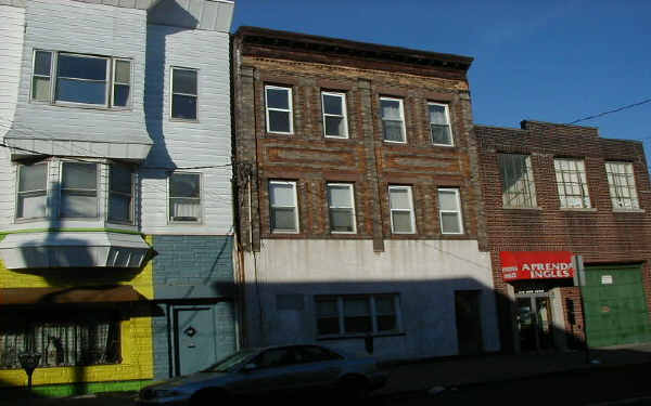 14 N 3rd St in Harrison, NJ - Building Photo