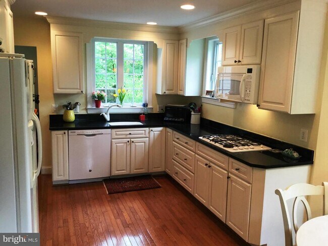 6112 Wynnwood Rd in Bethesda, MD - Building Photo - Building Photo