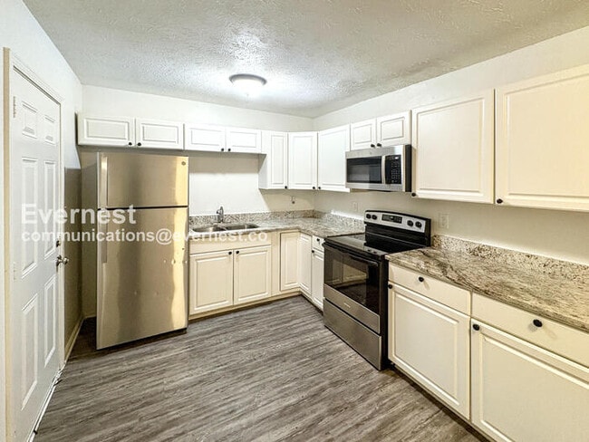 10085 Brass Ring Rd in Jonesboro, GA - Foto de edificio - Building Photo