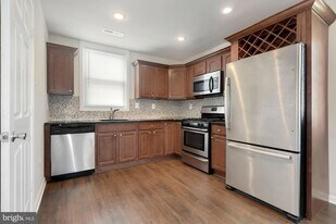 3724 Mark Dr in Alexandria, VA - Building Photo