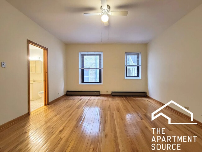 634 W Barry Ave, Unit 105 in Chicago, IL - Foto de edificio - Building Photo