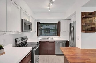 6060 S Falls Cir Dr-Unit -205 in Lauderhill, FL - Building Photo - Building Photo