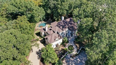 1965 W Wesley Rd NW in Atlanta, GA - Building Photo - Building Photo