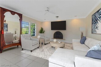 449 Cypress Way E in Naples, FL - Building Photo - Building Photo