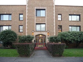 Sir Lancelot Apartments in Seattle, WA - Building Photo - Building Photo