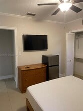 4717 Washington St in Hollywood, FL - Building Photo - Building Photo