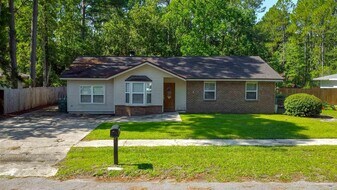 848 Meadow Ln in Fort Walton Beach, FL - Building Photo