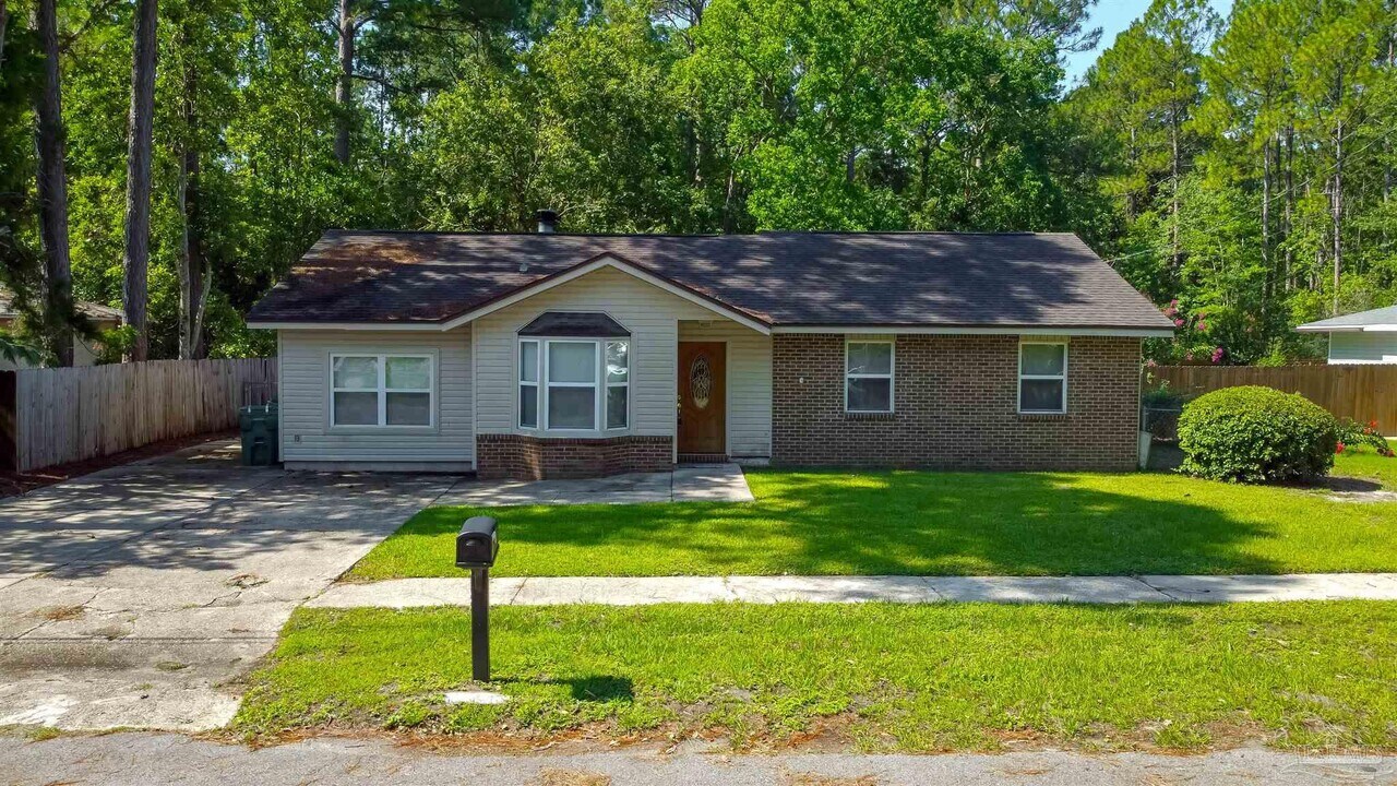 848 Meadow Ln in Fort Walton Beach, FL - Building Photo
