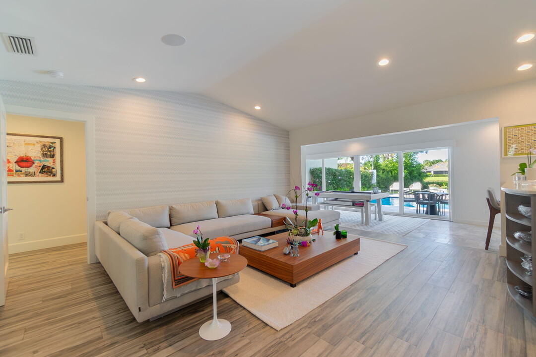 2291 Las Casitas Dr in Wellington, FL - Building Photo