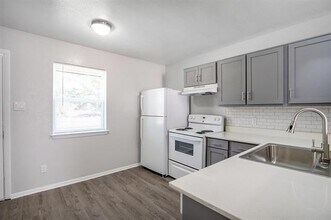 307 Rose St in Arlington, TX - Foto de edificio - Building Photo