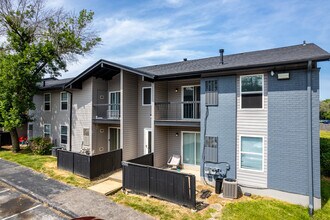 Crossing at Northpointe Apartments in Florissant, MO - Foto de edificio - Building Photo