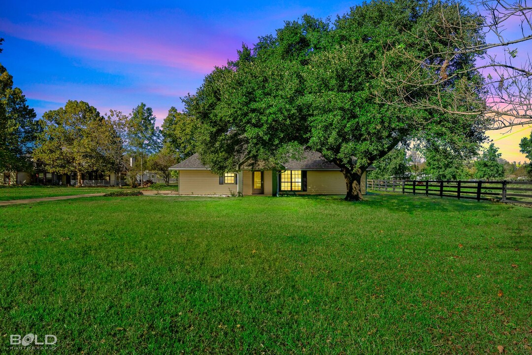 929 Wemple Rd in Bossier City, LA - Foto de edificio