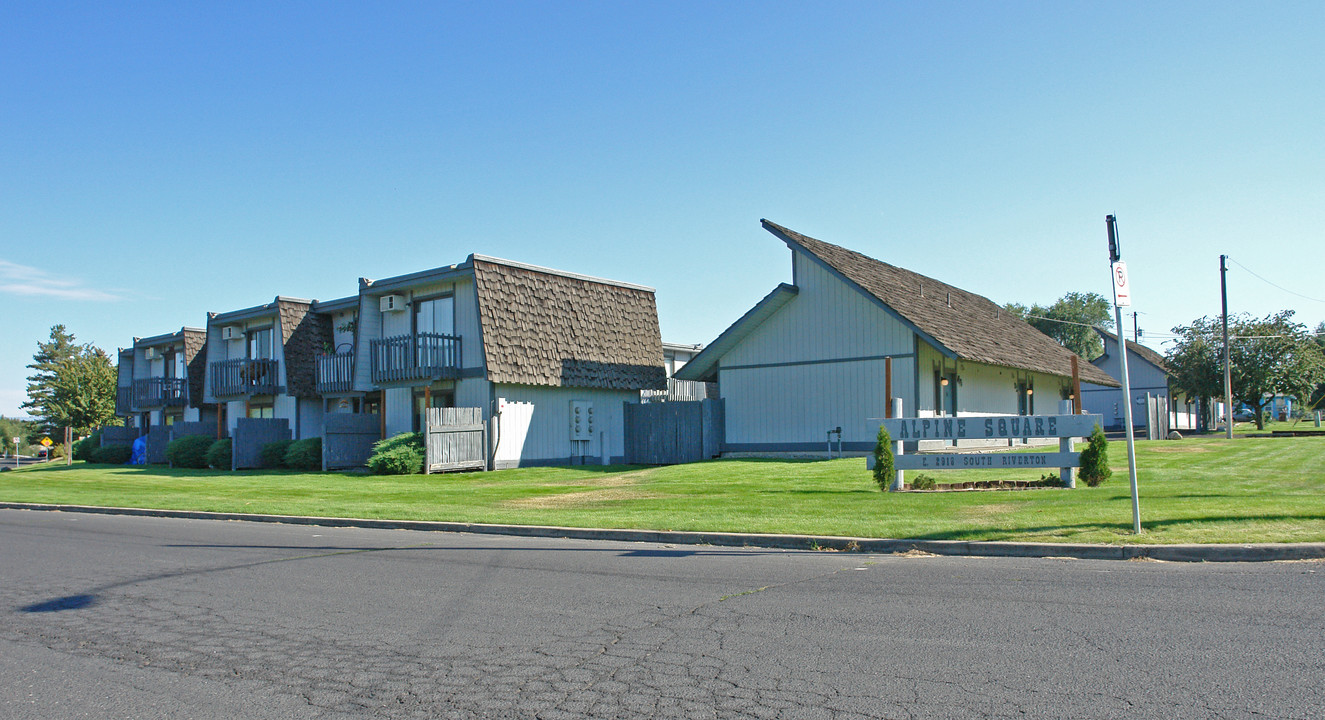 Alpine Square in Spokane, WA - Foto de edificio